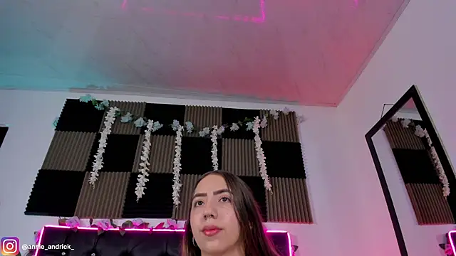  leda swan  online show from May 2026 09:17:01 AM