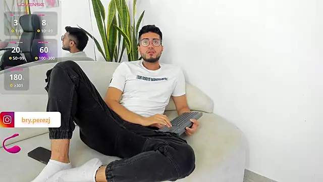 Snapshot of bryXonStorm chatting on September 2025 11:38:01 PM bryXonStorm online show from September 2025 11:38:01 PM