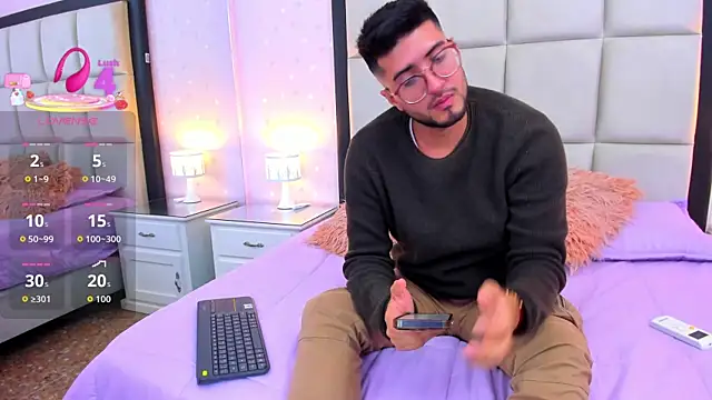 Snapshot of bryXonStorm chatting on September 2025 10:45:02 PM bryXonStorm online show from September 2025 10:45:02 PM