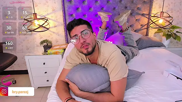 Snapshot of bryXonStorm chatting on November 2025 03:43:02 PM bryXonStorm online show from November 2025 03:43:02 PM