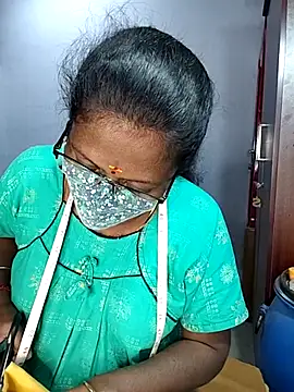 Snapshot of umashreetamil chatting on February 2026 05:27:01 AM umashreetamil online show from February 2026 05:27:01 AM