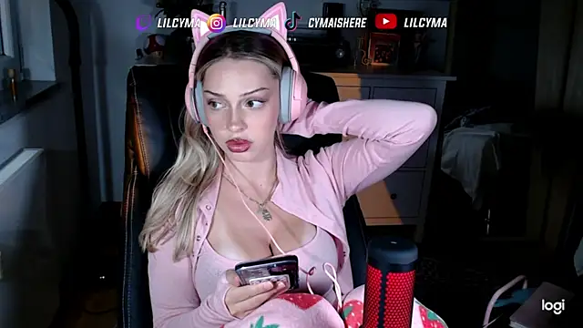 cymaishere online show from October 2025 06:37:01 PM