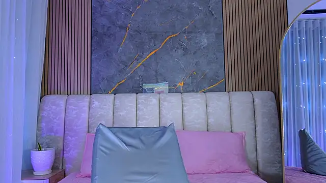 mia scot online show from April 2026 11:54:02 AM