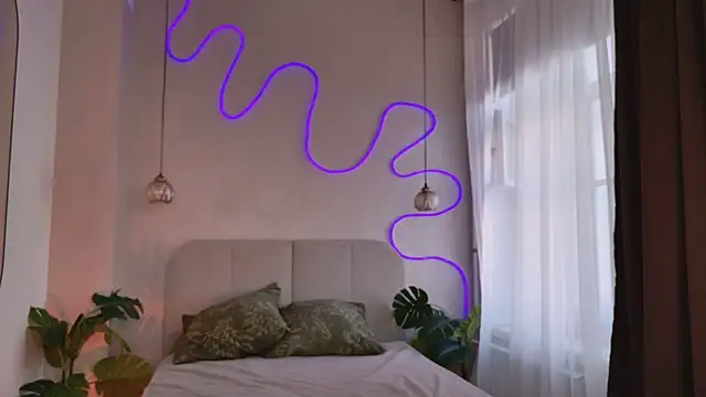 Lina Glow online show from April 2026 07:02:01 AM