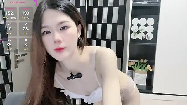 Yueyue-MM online show from September 2025 12:14:01 AM