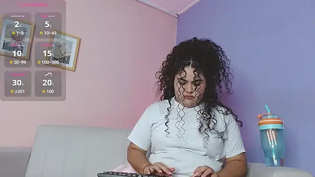 lourdes moon22 online show from October 2025 01:09:01 PM