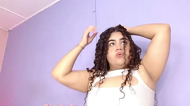 lourdes moon22 online show from October 2025 01:34:02 PM