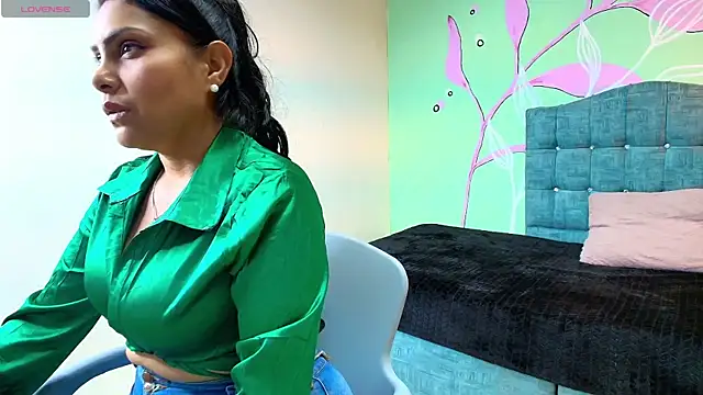 Ivi Rose   online show from September 2025 08:01:02 PM