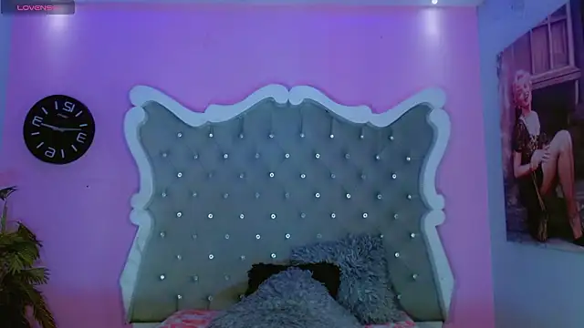 Honey Moontsts online show from March 2026 12:10:02 PM