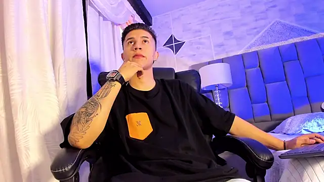 liaamsmiith  online show from October 2025 12:04:01 PM