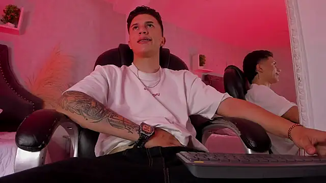 liaamsmiith  online show from January 2026 12:30:01 PM