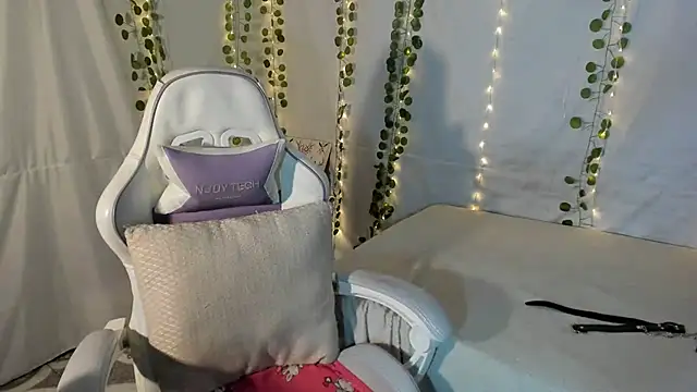 Zulema R1 online show from October 2025 04:57:02 AM