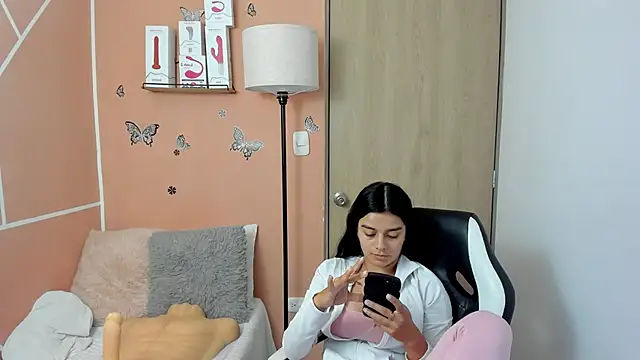 valerihouse online show from December 2024 09:37:01 PM