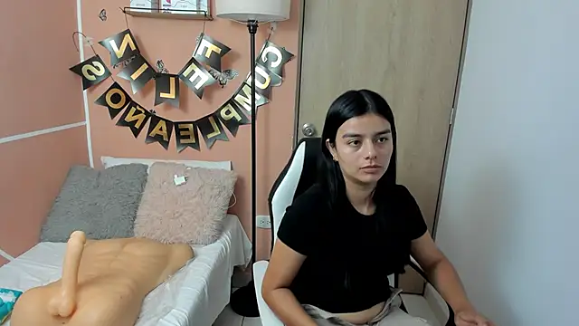 valerihouse online show from February 2025 11:36:01 PM