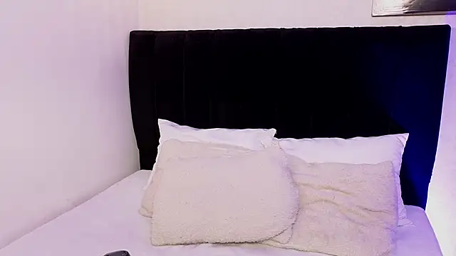 antonellariva  online show from February 2026 07:51:02 PM