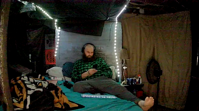 Snapshot of Cowboy815 chatting on November 2025 04:33:02 AM Cowboy815 online show from November 2025 04:33:02 AM