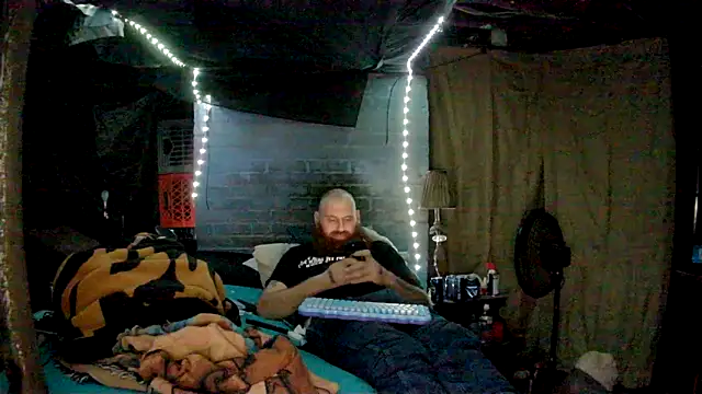 Snapshot of Cowboy815 chatting on November 2025 06:24:01 AM Cowboy815 online show from November 2025 06:24:01 AM