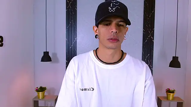 Snapshot of Franvill_Trato chatting on September 2025 07:26:02 PM Franvill Trato online show from September 2025 07:26:02 PM