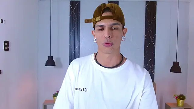 Snapshot of Franvill_Trato chatting on October 2025 06:52:02 PM Franvill Trato online show from October 2025 06:52:02 PM