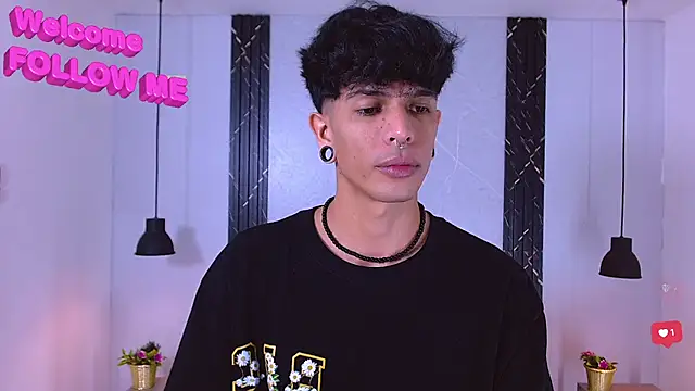 Snapshot of Franvill_Trato chatting on October 2025 07:15:01 PM Franvill Trato online show from October 2025 07:15:01 PM