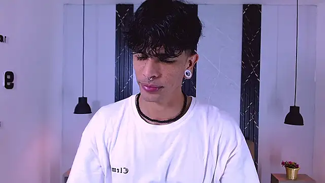 Snapshot of Franvill_Trato chatting on October 2025 06:43:01 PM Franvill Trato online show from October 2025 06:43:01 PM