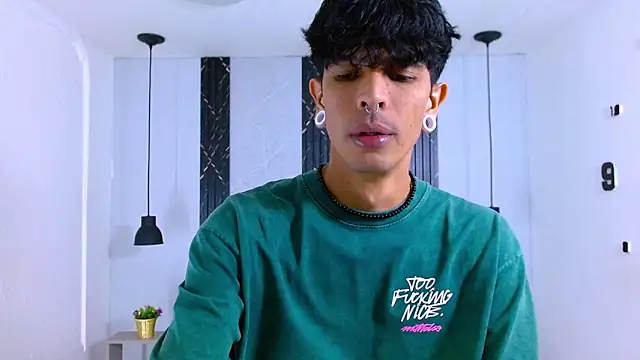 Snapshot of Franvill_Trato chatting on October 2025 07:03:02 PM Franvill Trato online show from October 2025 07:03:02 PM