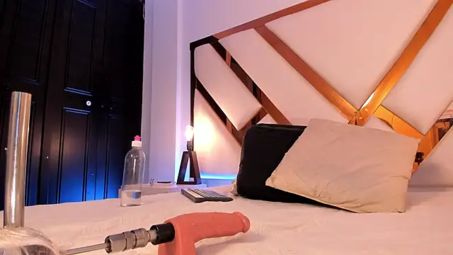 Niicolle Evanss online show from March 2026 07:50:01 PM