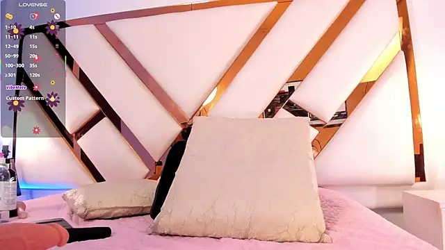 Niicolle Evanss online show from March 2026 07:48:01 PM