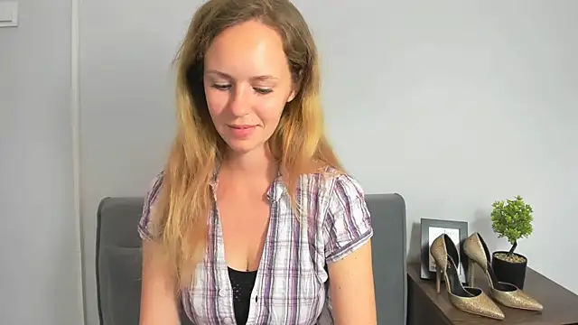 LyraHotty online show from September 2025 04:22:02 PM