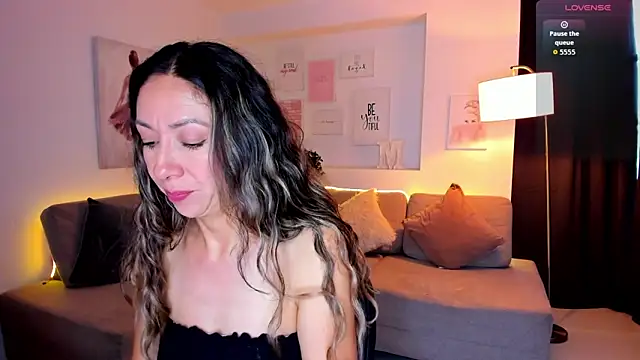 Laly dolce online show from October 2025 08:08:01 PM