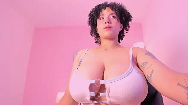 LiaaMoretzz online show from November 2025 01:08:01 AM