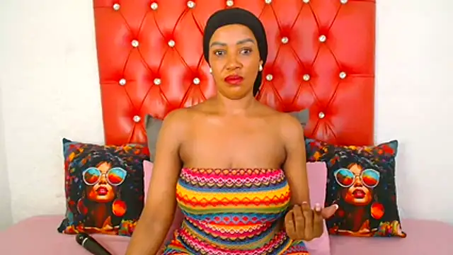 GaggingQueen32 online show from November 2025 05:45:02 PM