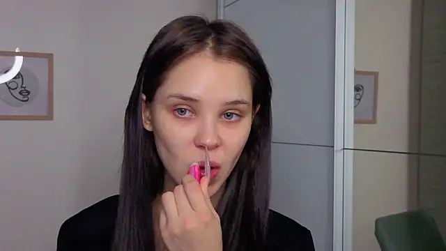 slyshypie online show from December 2025 01:16:02 PM