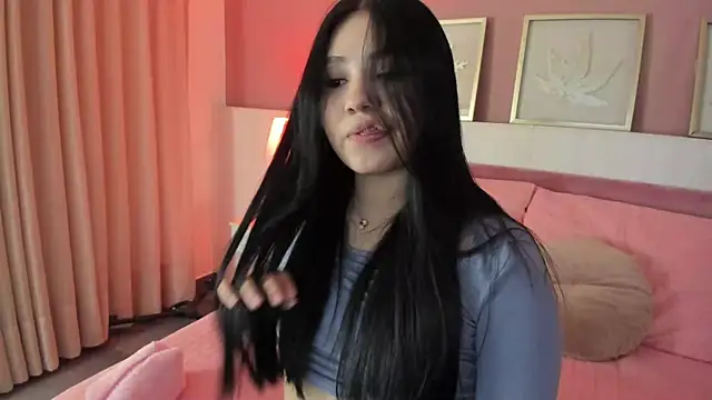 Sara Hills  online show from September 2025 01:47:01 PM