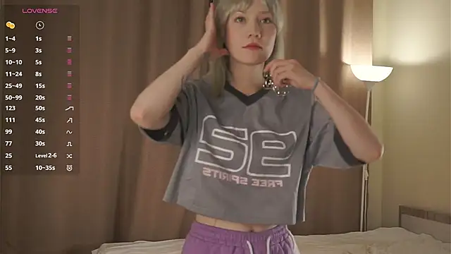 EsterPrauner online show from September 2025 05:03:02 PM