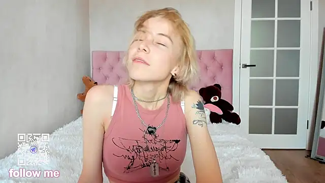 Snapshot of Pink_Lila18 chatting on October 2025 08:33:01 AM Pink Lila18 online show from October 2025 08:33:01 AM