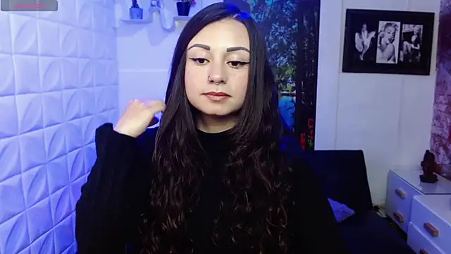 Eva Roussell online show from December 2025 06:25:01 PM