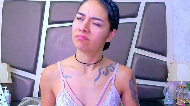 Snapshot of EmilieLake chatting on May 2026 01:15:02 PM EmilieLake online show from May 2026 01:15:02 PM