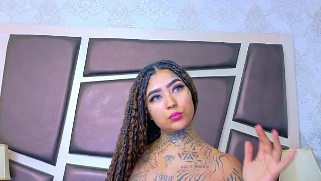 Snapshot of EmilieLake chatting on May 2026 07:54:02 PM EmilieLake online show from May 2026 07:54:02 PM