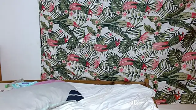 smallkarlakarla online show from February 2026 10:32:01 PM