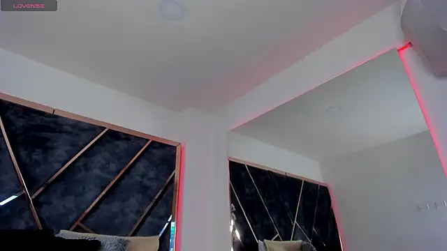 SusanaHenao online show from September 2025 05:03:02 PM