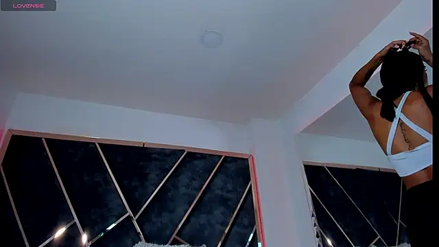 SusanaHenao online show from November 2025 05:46:01 PM