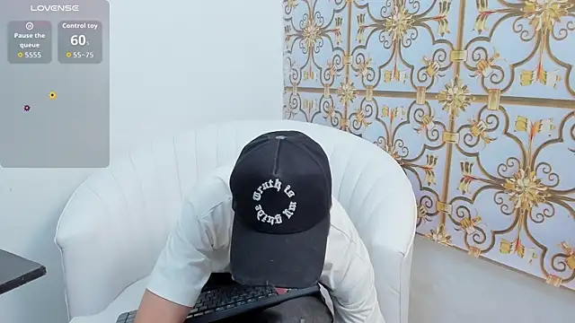 Snapshot of LittleDanny_ chatting on November 2025 06:59:02 PM LittleDanny online show from November 2025 06:59:02 PM