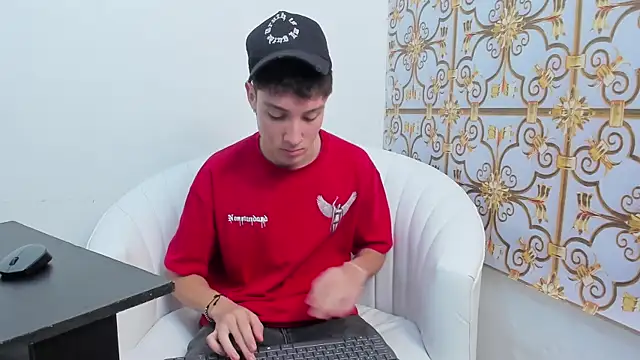 Snapshot of LittleDanny_ chatting on November 2025 03:39:01 PM LittleDanny online show from November 2025 03:39:01 PM