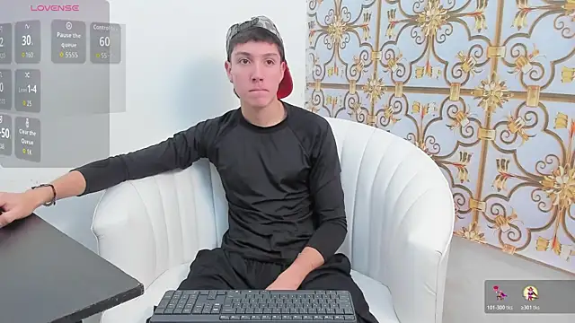 Snapshot of LittleDanny_ chatting on November 2025 02:54:01 PM LittleDanny online show from November 2025 02:54:01 PM