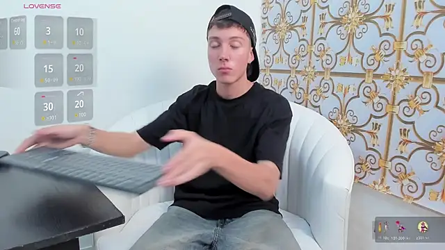 Snapshot of LittleDanny_ chatting on November 2025 07:24:02 PM LittleDanny online show from November 2025 07:24:02 PM