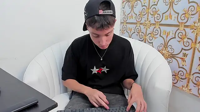 Snapshot of LittleDanny_ chatting on November 2025 07:04:02 PM LittleDanny online show from November 2025 07:04:02 PM