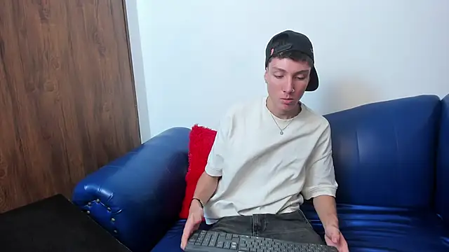 Snapshot of LittleDanny_ chatting on November 2025 05:05:02 PM LittleDanny online show from November 2025 05:05:02 PM