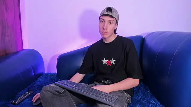 LittleDanny  online show from April 2026 03:39:01 PM