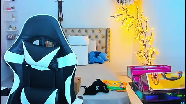 LenaStylesOA online show from October 2025 12:34:02 PM